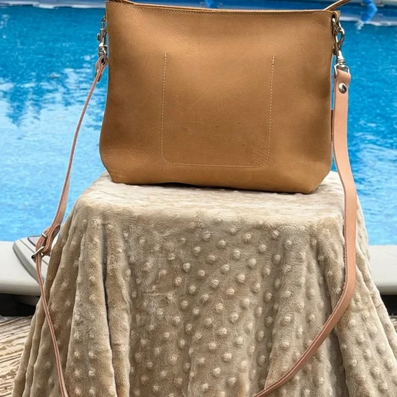 Leather Crossbody Bag in Tan - Classic Everyday Shoulder Bag - Picture 3 of 7